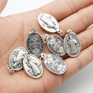 Accesorios de joyería católica Color plata Saint Medal Holy Family Pendant Opp Bag Aleación religiosa plateada - Product Image 2