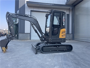 Excavadora compacta de 2.7 toneladas, equipada con una hoja de excavación, puede eliminar rápidamente obstáculos en la carretera. - Product Image 4