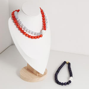 Collana girocollo di perle irregolari fatte a mano in vetro rosa e verde con perline in pietra per donne - Product Image 6