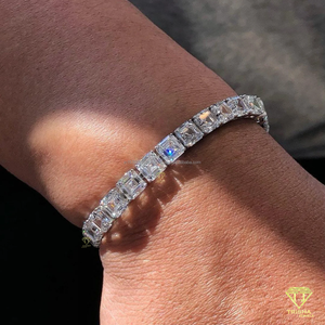 Pulsera de tenis con corte esmeralda hecha a mano con diamantes cultivados en laboratorio de primera calidad y estilo sofisticado - Product Image 3