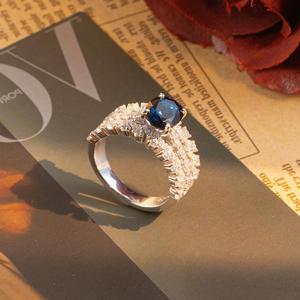 Bagues en silicone avec pierres précieuses de laboratoire de 2 carats, opale et saphir, style vintage, sertissage griffe, plaqué rhodium et or, pour femmes - Collection All Fashion - Product Image 4