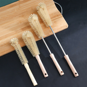 Brosse à tête courbée avec manche en bois pour le nettoyage des biberons, des thermos et des bouilloires, avec poignée extensible pour accrocher - Product Image 1