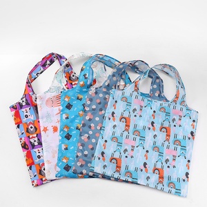 Bolsas de Mano Plegables Personalizadas al por Mayor, Bolsas de Compras de Poliéster RPET Impresas con Patrón de Letras, Color Personalizado - Product Image 3