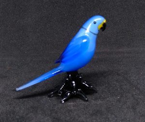 Bol en verre soufflé artisanal en forme de perroquet bleu, décoration animale, technique de lampwork, provenant du Rajasthan par Tiny Glass World - Product Image 1
