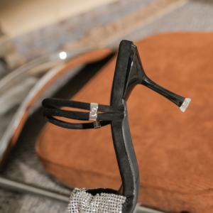 Sandalias de tacón grueso de satén de seda con una sola tira, estilo coreano, tendencia de moda, para mujer, de verano, que no pasan de moda. - Product Image 6