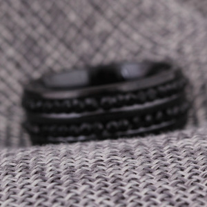 Bague en acier noir et or 6 mm à double rangée de diamants, taille brillant rond, bijou unisexe pour usage quotidien - Product Image 2