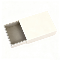 Boîte cadeau de parfum de luxe avec logo personnalisé, en carton rigide recyclable, forme personnalisée, doublure de type liner, estampage à chaud quadricolore, laminage mat