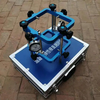 Appareil d'essai du module d'élasticité du béton, comprenant un compressiomètre et un extensomètre pour cylindres en béton