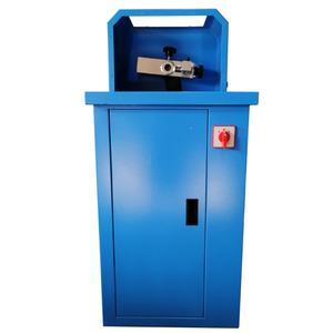 Гидравлический станок для зачистки и обрезки резиновых шлангов с двигателем 0,5 кВт и рабочим диапазоном 1/4-2 дюйма - Product Image 2