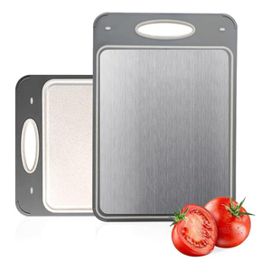Planche à découper double face 2-en-1 en acier inoxydable 304 et paille de blé avec bords en TPR 35,4x24,4cm pour la viande, les fruits et les légumes, usage en cuisine - Product Image 1