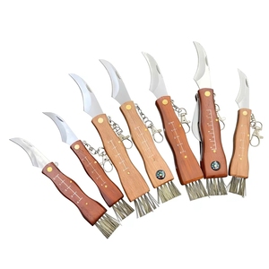 Couteau à champignons pliant à manche en bois avec <span class=keywords><strong>lame</strong></span> en acier inoxydable à pointe effilée et anneau porte-clés pour usage DIY, OEM, jardinage et agricole - Product Image 1