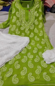 Diseñador de lujo Kurti completo Chikankari bordado con trabajo de hilo pesado Elegante ropa tradicional para mujer - Product Image 2