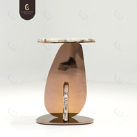 Table console d'angle de salon de style moderne, plateau ovale en métal de luxe, mobilier de villa