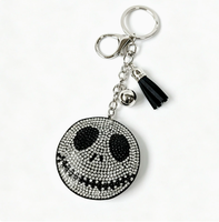 Nouveau porte-clés Halloween personnalisé orné de strass, breloque en métal avec pompon, accessoire de sac créatif, best-seller