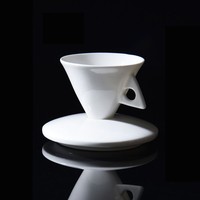 Nouvel Arrivage Tendance : Tasse à Espresso Classique Créative en Céramique 60ML, Peinte à la Main, Forme Entonnoir, avec Plateau en Poterie, Compatible Micro-ondes, Vente en Gros