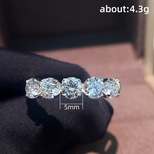 Anello a Fascia Impilabile dal Design Minimalista per Donne - Product Image 5