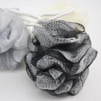 Vente en gros d'usine Pouf de bain écologique en maille Pe Éponge de luffa colorée pour le bain