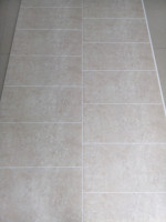 Panneaux muraux en PVC imperméable au design moderne Carrelage True Groove sans ligne de jointoiement Salle de bain Salle d'eau Lavage de voiture Douche Revêtement mural