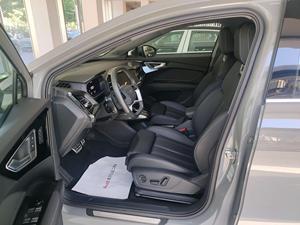 <span class=keywords><strong>Audi</strong></span> Q4 E-tron 40 SUV électrique d'occasion 2024, longue autonomie, véhicule électrique intelligent, prêt à l'exportation, gris sur noir - Product Image 5