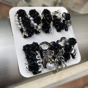 [Serie Doce Signos del Zodíaco] <span class=keywords><strong>Uñas</strong></span> Postizas Hechas a Mano de <span class=keywords><strong>Escorpio</strong></span> - Personalizadas, Resistentes, Completamente Decoradas con Pedrería y Bolas de Pedrería 3D Florales - Product Image 6