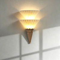 Applique Murale Design pour Salon, Chambre à Coucher, Escalier et Balcon – Style Français en Faux Albâtre et Acier Inoxydable