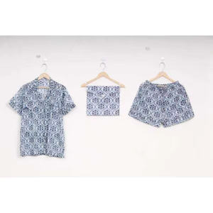 Conjunto de Pijama Casual para Mujer, Estampado Floral en Satén, 100% Algodón Transpirable, Cintura Elástica, Cuello Camisero, para Otoño - Product Image 1