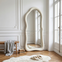 Miroir sur pied de forme irrégulière OEM ODM pour chambre à coucher, décoration intérieure, miroir corporel moderne, miroir de dressing ondulé