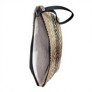 Pochette portefeuille femme artisanale en laine tissée à la main, vintage, avec fermeture éclair unique, forme coquille, facile à transporter, écologique, pour la taille - Product Image 4