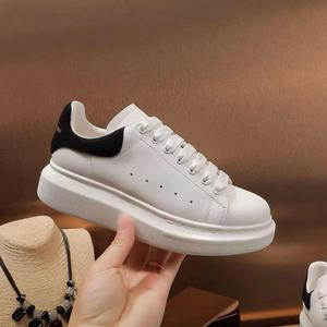 Chaussures de style sneaker originales de qualité supérieure, chaussures décontractées pour hommes et femmes, chaussures blanches tendance - Product Image 1