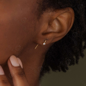Pendientes de Gancho Curvos Delgados con Circonita Pequeña, Cómodos para el Día a Día, de Gemnel Fashion - Product Image 3