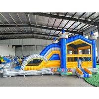 Trampoline aquatique gonflable à bas prix avec toboggan aquatique humide et sec, combo de rebondissement avec piscine pour saut et glisse aquatique pour fêtes