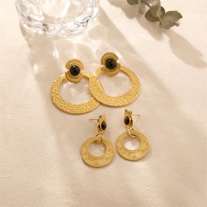 Boucles d'oreilles vintage élégantes pour femmes, en acier inoxydable, avec pierres précieuses creuses, breloques rondes, pour femmes - Product Image 3