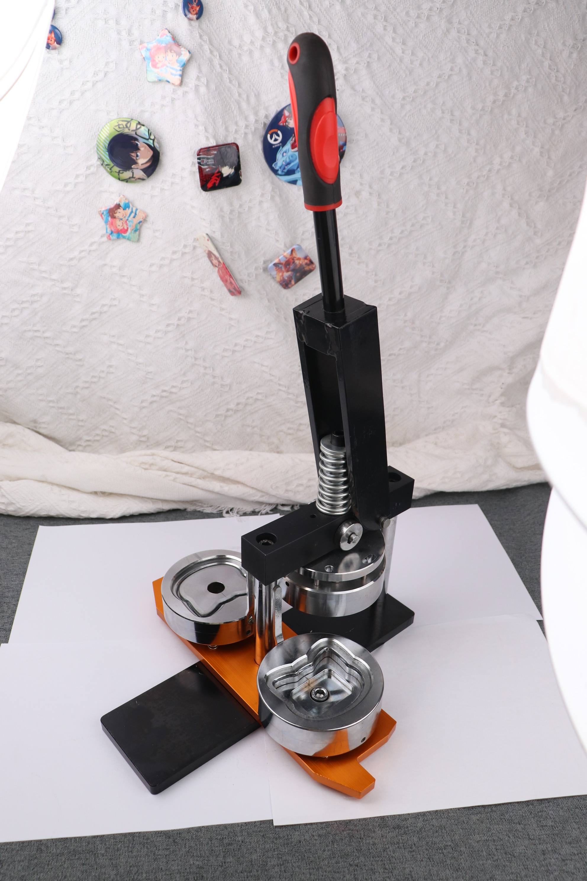 Machine de bouton de chat du manuel 68*58mm