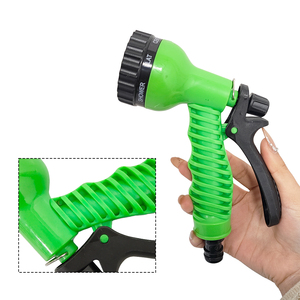 Pistolet d'arrosage 7-en-1 pour jardin, pistolet de lavage de voiture en plastique avec outils de nettoyage et tête de pistolet télescopique - Product Image 4