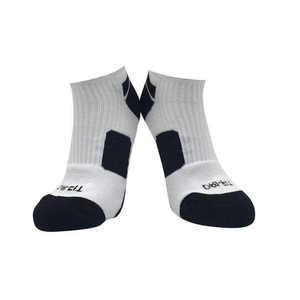 Chaussettes en coton tricoté unisexes personnalisées OEM Crew Sport, design personnalisé, évacuation de l'humidité, séchage rapide, impression par sublimation, 220g - Product Image 6