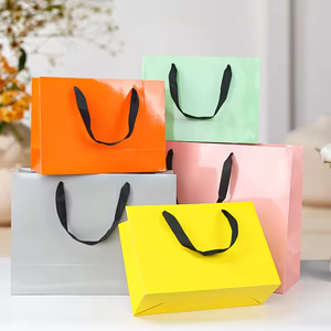 Bolsas de papel de arte coloridas con asas retorcidas, reciclables, estilo clásico para negocios y compras - Product Image 1