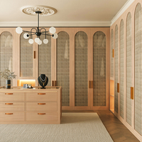 Armoire autoportante professionnelle en rotin tressé, design moderne et écologique, sur mesure pour chambre et dressing