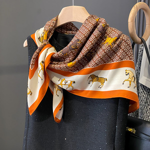 ¡Novedad de 2024! Bufanda cuadrada con patrón de caballo, 90x90cm, bufanda de seda con estampado de diseño de lujo para mujer, cuatro estaciones - Product Image 4