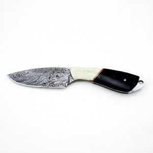Outil utilitaire compact d'extérieur en acier Damas forgé à la main avec manche en os de chameau et bois d'ébène - Product Image 1