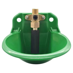 Bebedero Automático de Plástico para Cabras, Resistente, con Válvula de Latón - Product Image 4