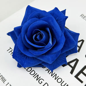 زهور الورد الصناعية المخملية عالية الجودة بالجملة من المصنع، رؤوس ورد حمراء وبيضاء مخصصة بملمس طبيعي للزينة - Product Image 5