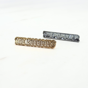 2025 vendita calda lettere alfabetiche personalizzate distintivi in oro argento placcato iniziale spille smaltate selezione di Font gratuiti - Product Image 2