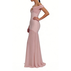 เดรสยาวเปิดไหล่สำหรับผู้หญิง - ชุดราตรีผ้าตาข่ายโปร่งประดับเข็มกลัดดอกไม้สีทอง ชุดออกงานแฟชั่น - Product Image 2