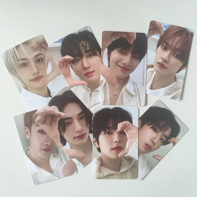 8 adet/takım bts Felix Bangchan Hyunjin 2024 selamlar Photocards Changbin Lee Seungmin Selfie LOMO kartları kartpostallar hayranları hediyeler biliyorum