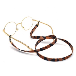 Chaîne de <span class=keywords><strong>lunettes</strong></span> <span class=keywords><strong>tendance</strong></span> style européen-américain, <span class=keywords><strong>cordon</strong></span> personnalisé en tissu imprimé léopard pour <span class=keywords><strong>lunettes</strong></span> de soleil - Product Image 1