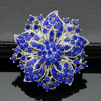 Grande broche fleurie en strass avec cristaux bleus, idéale pour les foulards, les chapeaux et les tenues de mariée