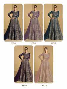 Elegante Pishwas de Georgette Sintética con Lentejuelas Pesadas y Detalles en la Espalda y Frente, Dupatta Completa, Pre-Atado, Sin Arrugas, Estilo Indio - Product Image 2