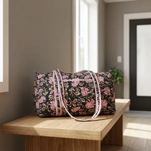 Bolsa de Viaje Grande con Estampado Floral, Negra, para Fin de Semana, de Algodón Acolchado de Jaipur - Product Image 3