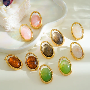 Boucles d'oreilles ovales en résine plaquées or 18 carats en acier inoxydable 304 Style décontracté simple pour femmes Port quotidien Bijoux et accessoires tendance - Product Image 1