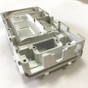 Pièce moulée en aluminium, moulage par gravité, usinage personnalisé pour la fabrication de composants de moteur - Product Image 1